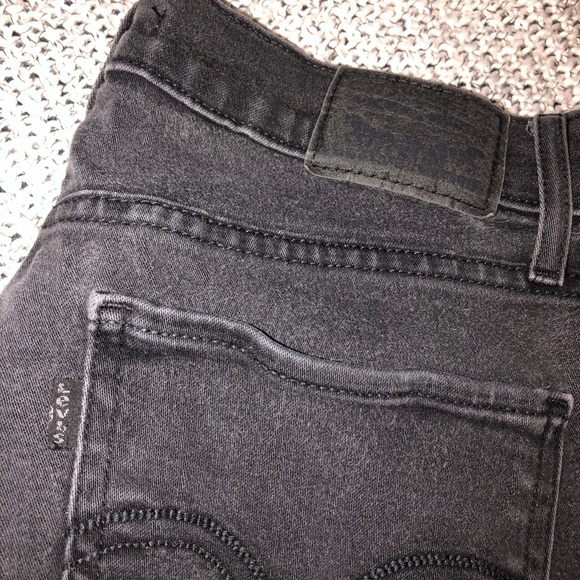 (SOLD) 524 Levi’s Skinny Jeans - Picture 5 of 6